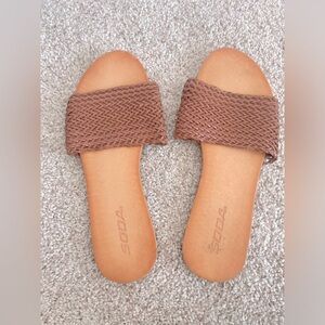 Brown woven sandals slides size 8.5 excellent condition